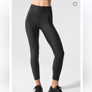 ALO Yoga women’s black leggings